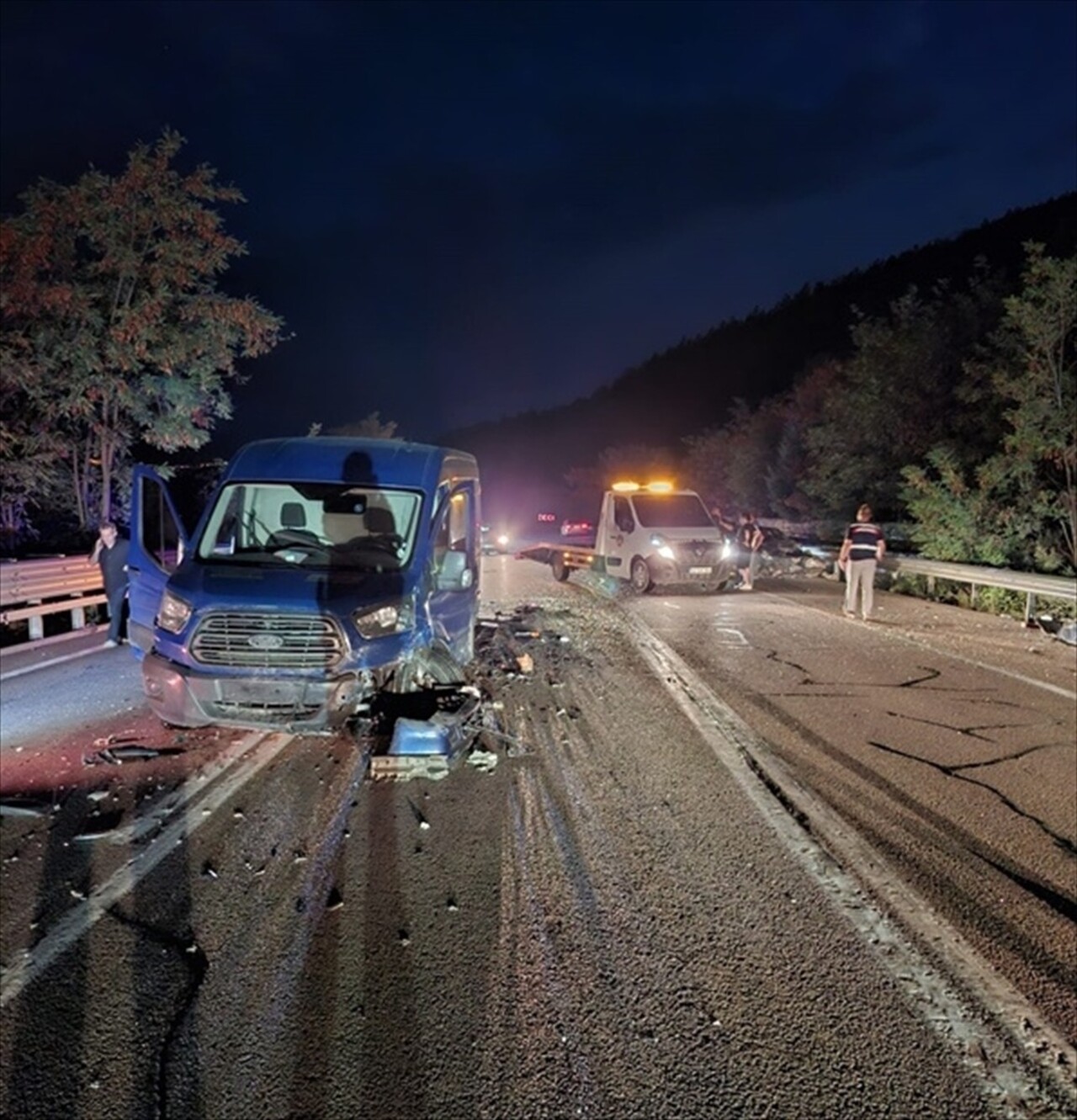 Sinop’ta otomobille minibüsün çarpıştığı kazada 2 kişi yaralandı.