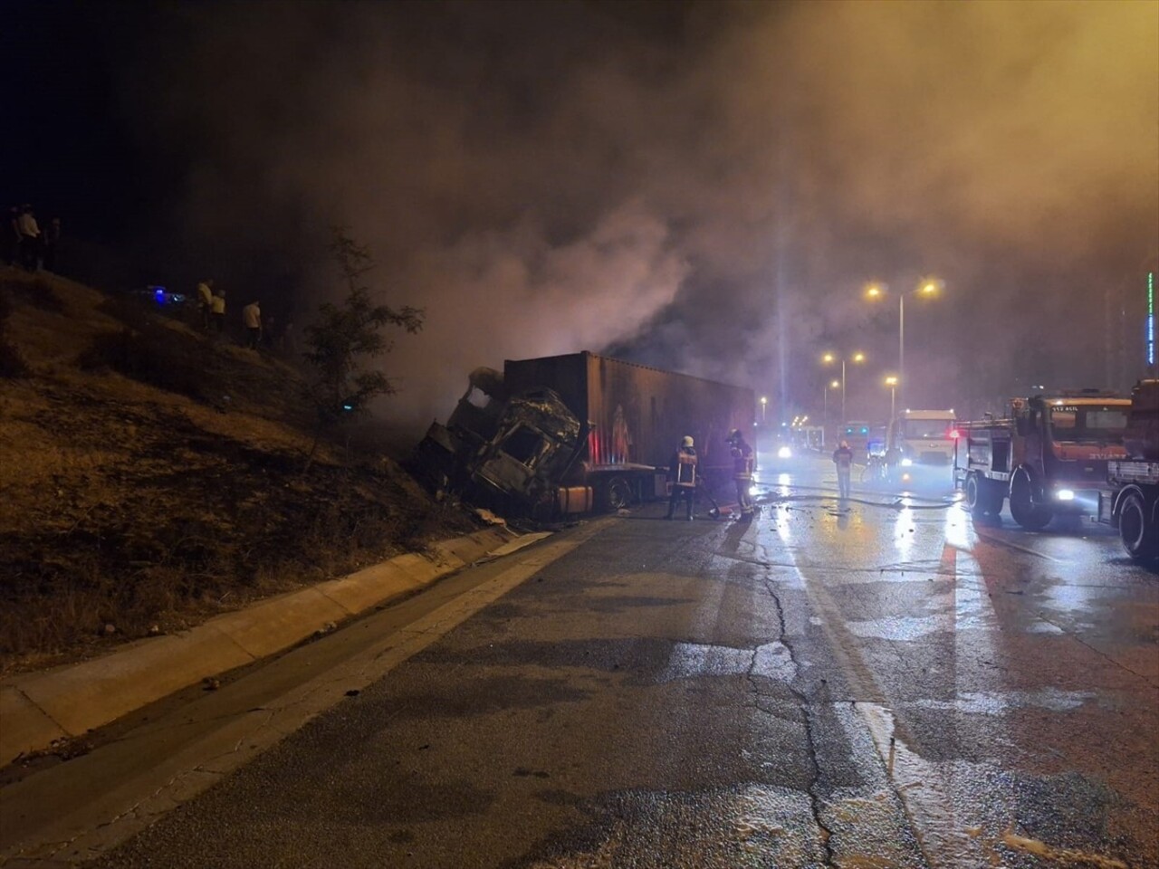 Tarsus'ta iki tırın çarpışması sonucu 1 kişi yaşamını yitirdi, 1 kişi yaralandı.