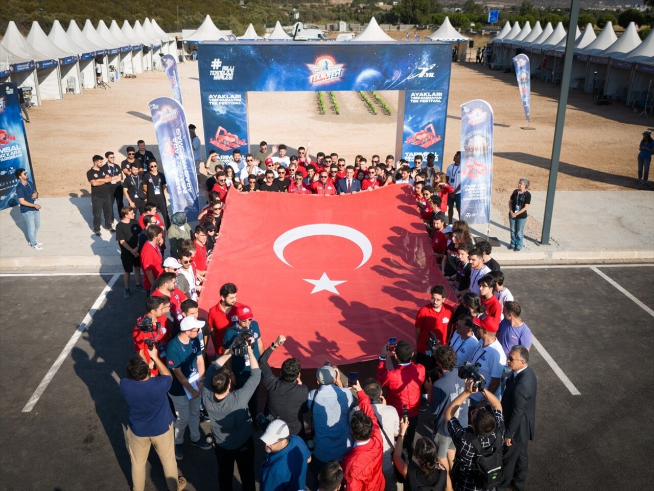 Sanayi ve Teknoloji Bakanı Mehmet Fatih Kacır, TEKNOFEST 2024 kapsamında İzmir'de düzenlenen...