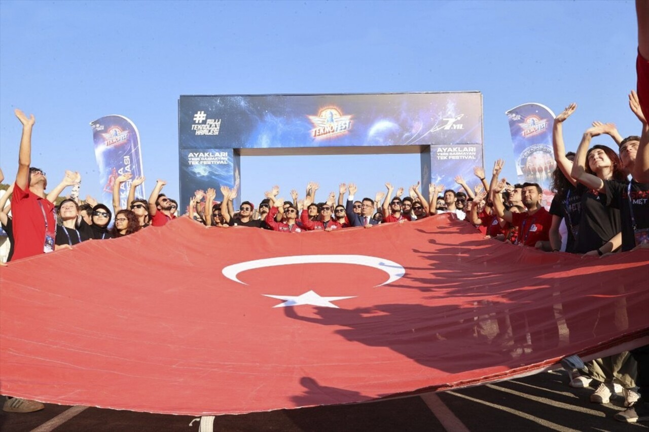 Sanayi ve Teknoloji Bakanı Mehmet Fatih Kacır, TEKNOFEST 2024 kapsamında İzmir'de düzenlenen...