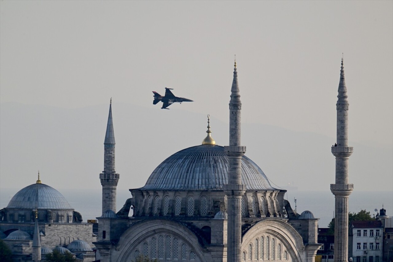 Türk Hava Kuvvetlerinin akrobasi timi SOLOTÜRK, 30 Ağustos Zafer Bayramı kutlamaları kapsamında...