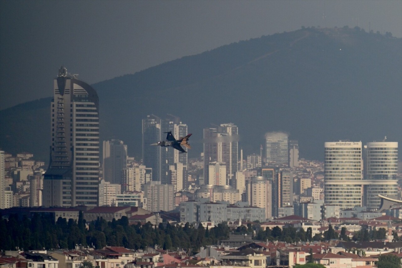 Türk Hava Kuvvetlerinin akrobasi timi SOLOTÜRK, 30 Ağustos Zafer Bayramı kutlamaları kapsamında...