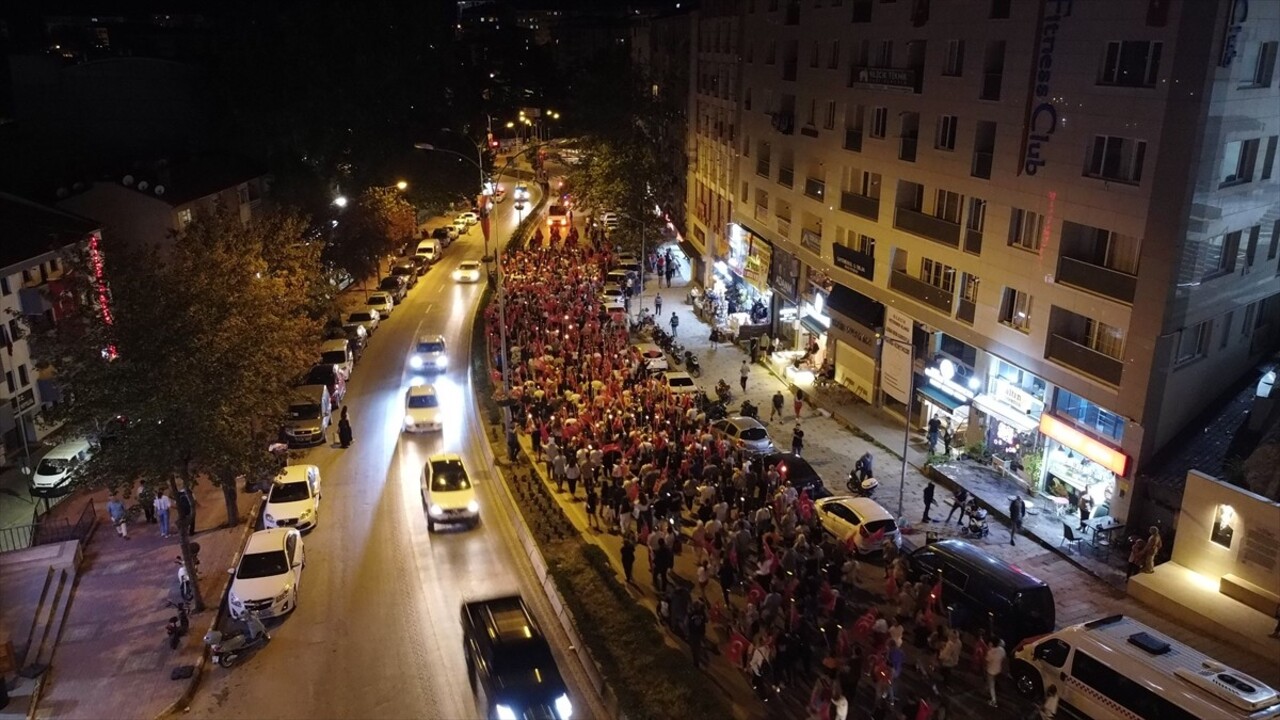 Bilecik'te, 30 Ağustos Zafer Bayramı dolayısıyla fener alayı düzenlendi. Bilecik Belediyesi...