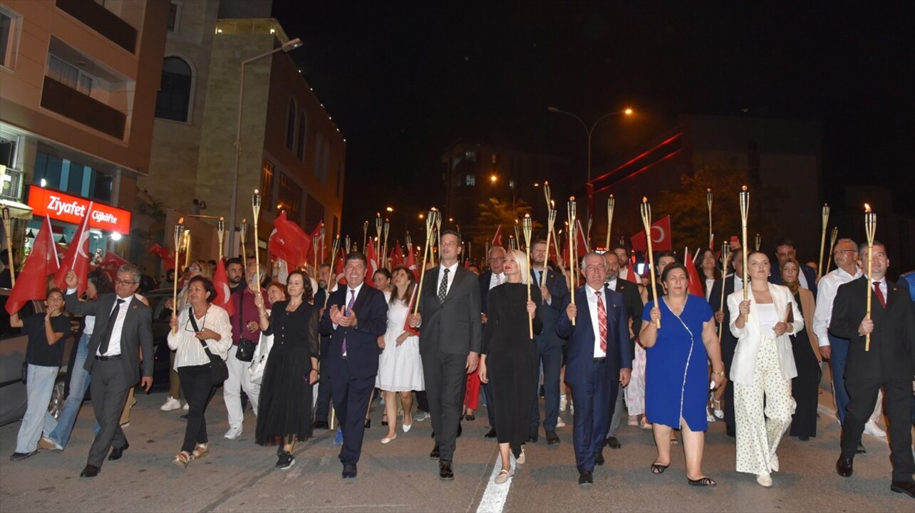 Bilecik'te, 30 Ağustos Zafer Bayramı dolayısıyla fener alayı düzenlendi. Bilecik Belediyesi...