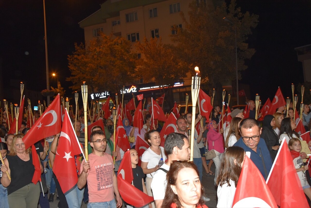 Bilecik'te, 30 Ağustos Zafer Bayramı dolayısıyla fener alayı düzenlendi. Bilecik Belediyesi...