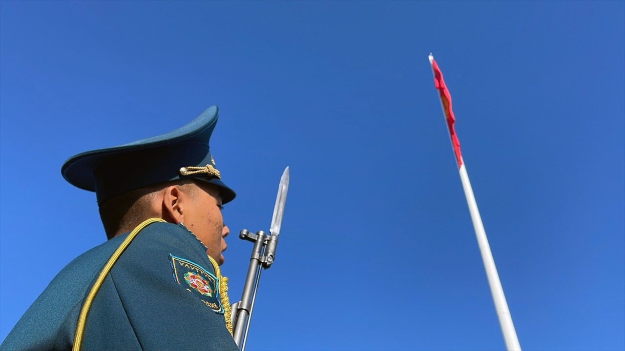 Kırgızistan'ın bağımsızlığının 33. yıl dönümü etkinlikleri kapsamında başkent Bişkek'teki Ala-Too...