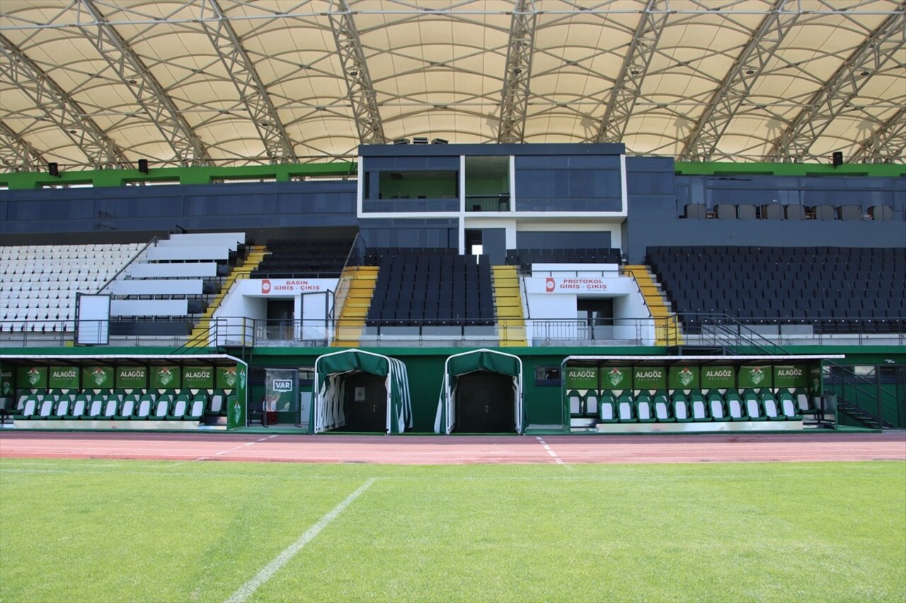 Trendyol 1. Lig ekiplerinden Alagöz Holding Iğdır Futbol Kulübünün stadı, yapılan hızlandırılmış...