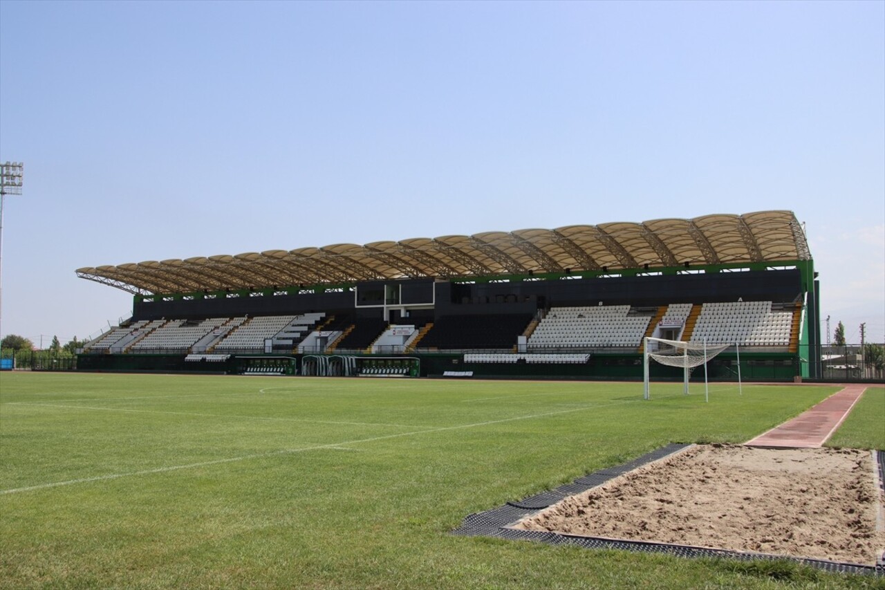 Trendyol 1. Lig ekiplerinden Alagöz Holding Iğdır Futbol Kulübünün stadı, yapılan hızlandırılmış...