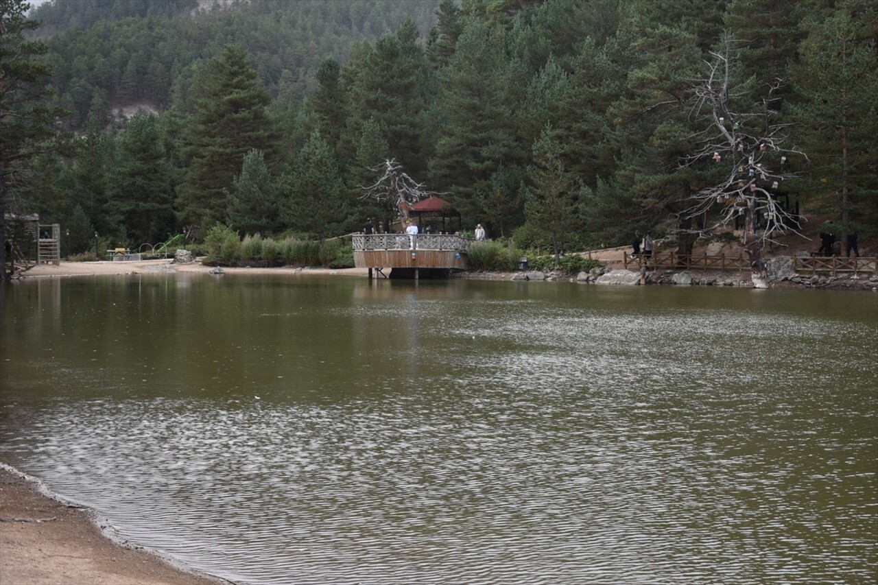 Gümüşhane'nin Torul ilçesindeki turizm merkezlerinden Limni Gölü Tabiat Parkı, yerli ve yabancı...