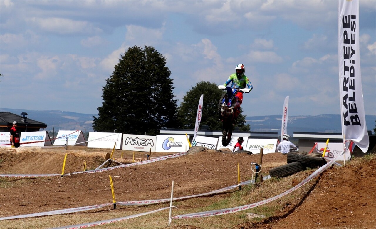 Türkiye Süper Enduro Şampiyonası'nın 3. ayağı, Kocaeli'nin Kartepe ilçesinde başladı. Motocross...