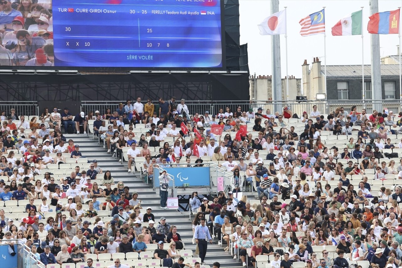 Paris 2024 Paralimpik Oyunları'nda kadınlar makaralı yay son 16 turunda milli para okçu Öznur Cüre...