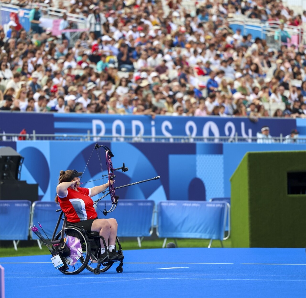 Paris 2024 Paralimpik Oyunları'nda kadınlar makaralı yay son 16 turunda milli para okçu Öznur Cüre...