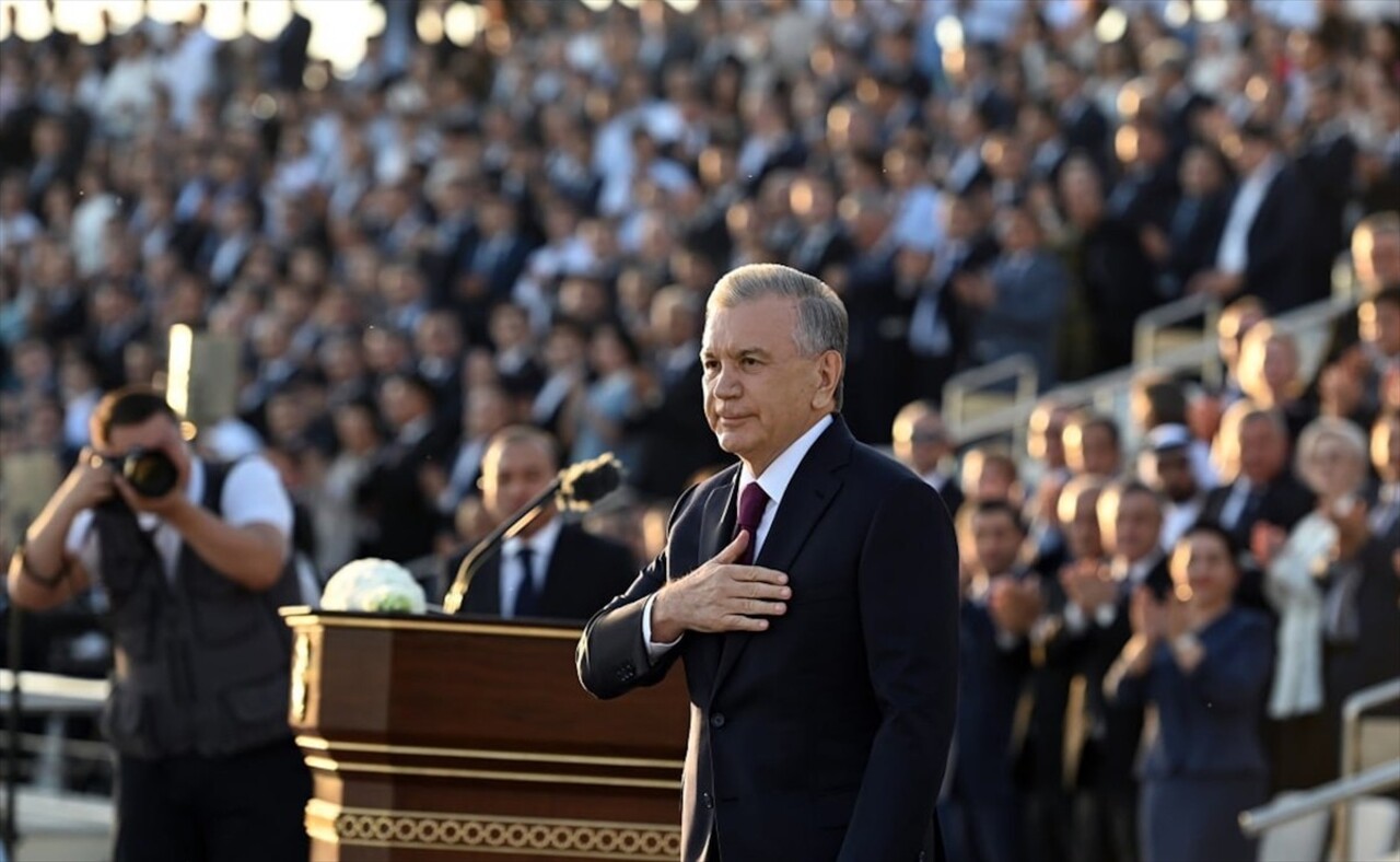 Özbekistan'da bağımsızlığın 33. yılı çeşitli etkinliklerle kutlanıyor.
Başkent Taşkent başta olmak...