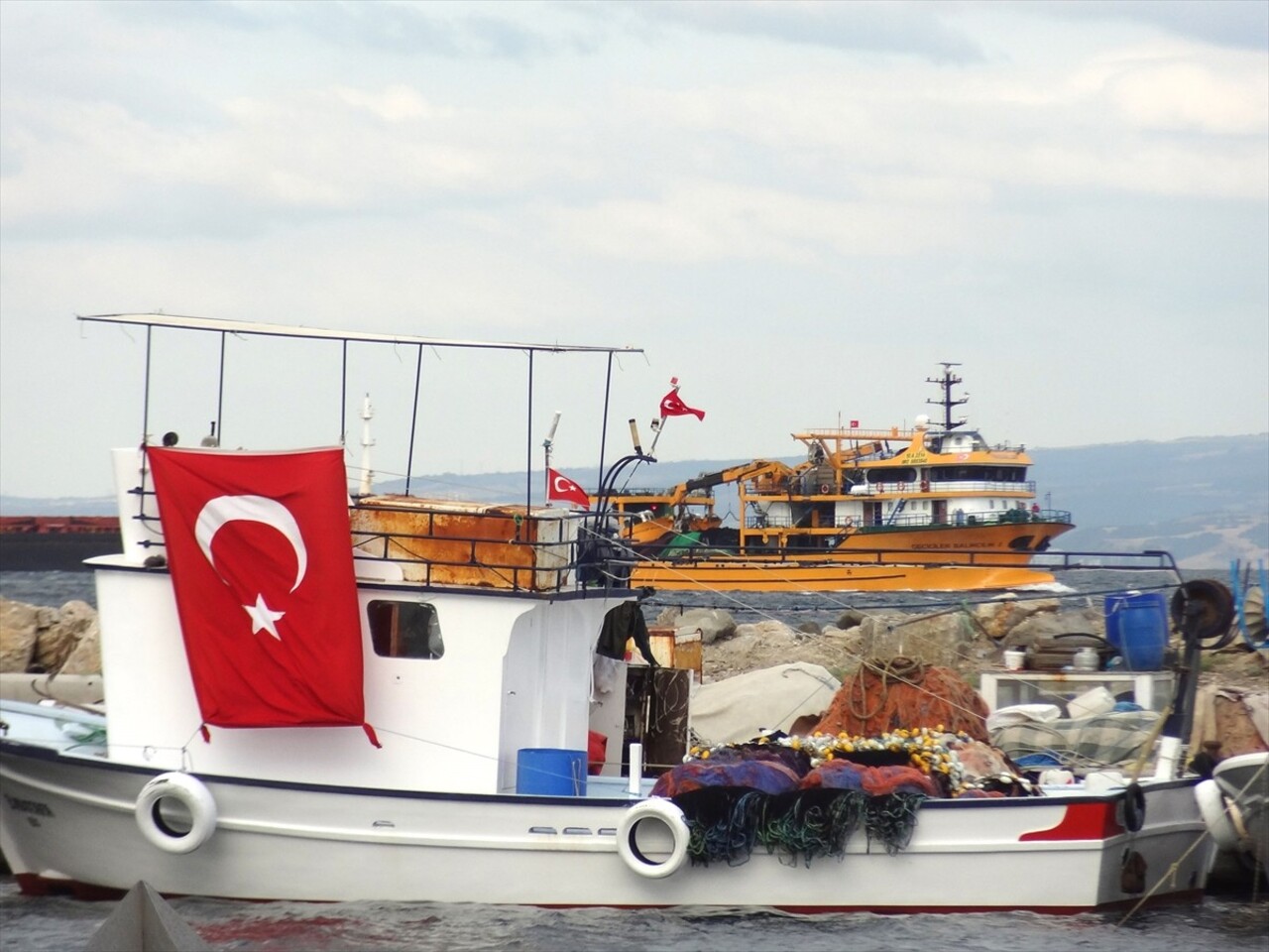 Çanakkale'nin Eceabat ilçesinde, denizlerde av sezonunun 1 Eylül itibarıyla başlayacak olması...