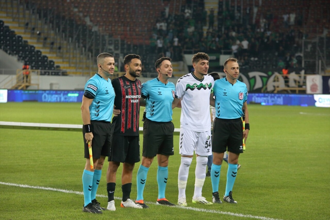 Trendyol 1. Lig'in 4. haftasında Ahlatcı Çorum FK ile Sakaryaspor, Çorum Şehir Stayumu'nda...