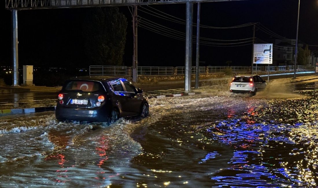 Aksaray'da etkili olan sağanak