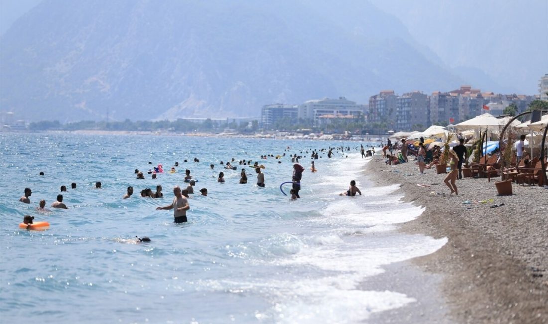 Sıcak hava Antalya sahillerinde