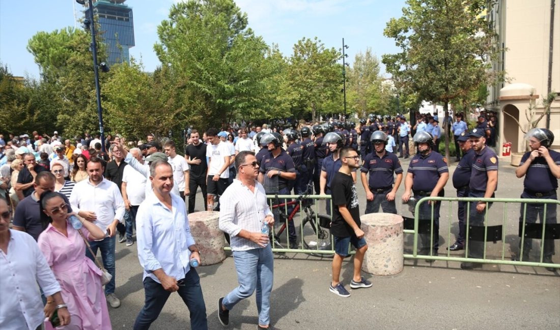 Tiran'da Belediye Başkanı Veliaj