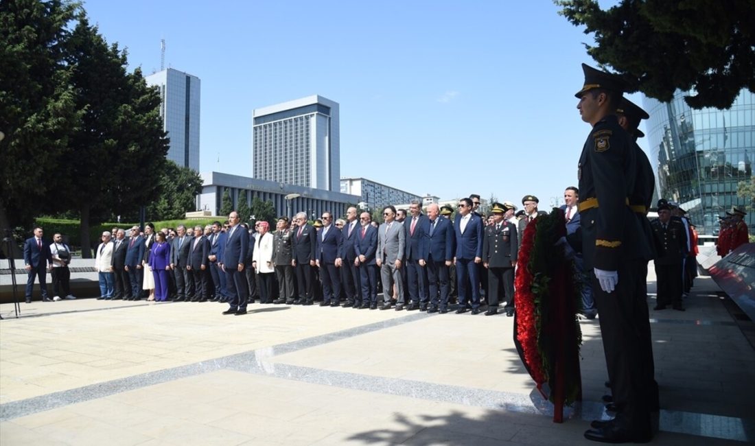 Bakü Türk Şehitliği'nde, 30