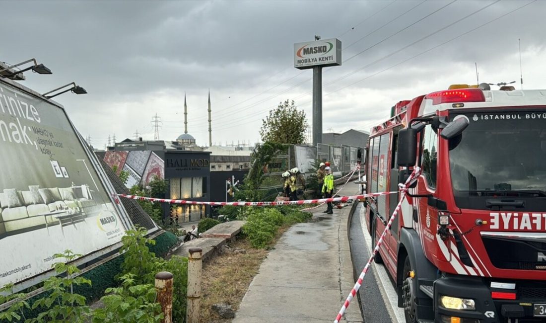 Başakşehir'de bir kamyonet, virajı