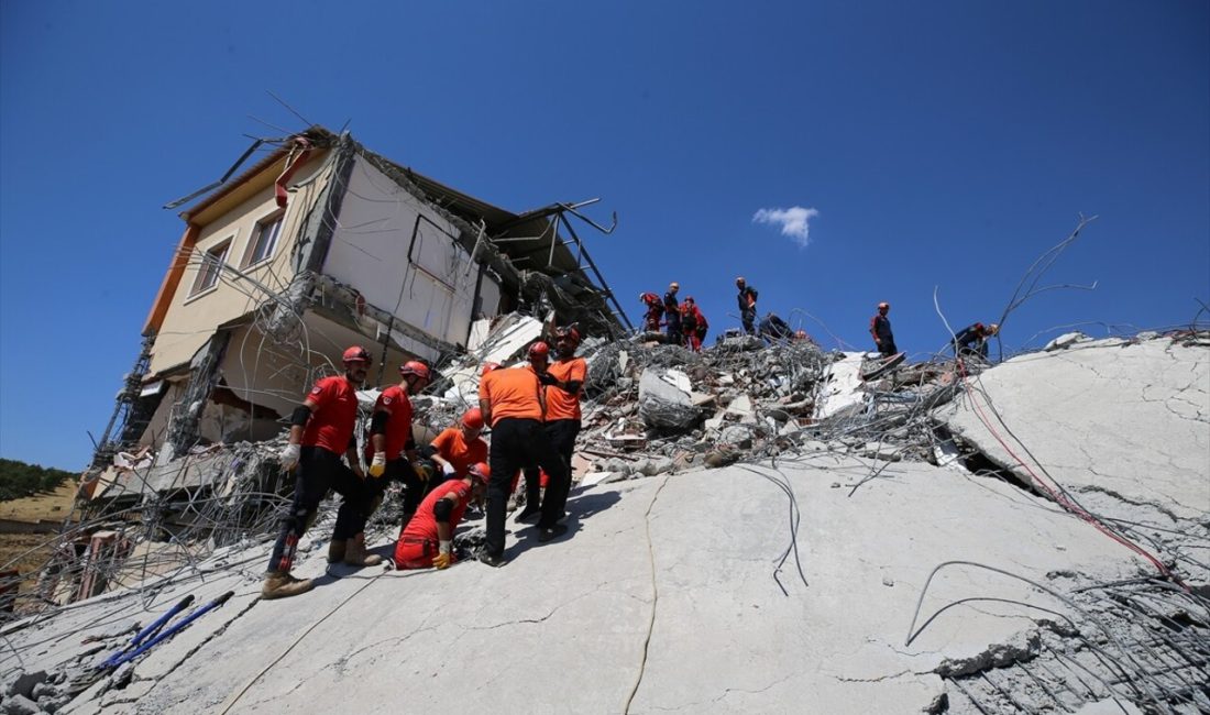 Bingöl'de gerçekleştirilen deprem tatbikatı,