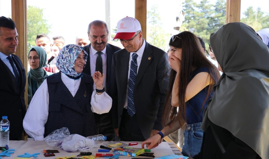 Erzurum'da düzenlenen festivalde çocuklar