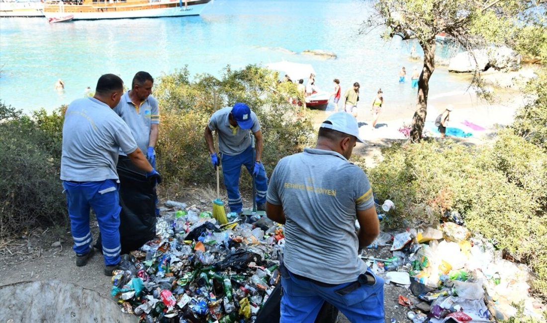 Fethiye'de deniz kenarında yapılan