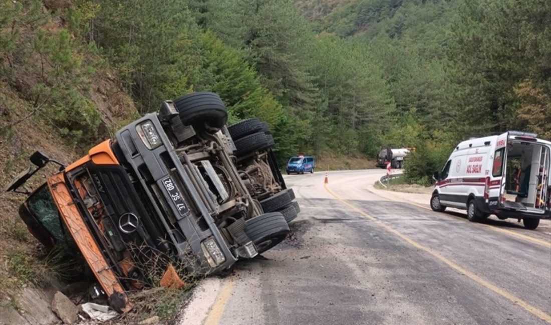 Safranbolu'da zift yüklü kamyon