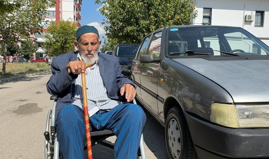 Isparta'da Kadir Öztürk, otomobilini