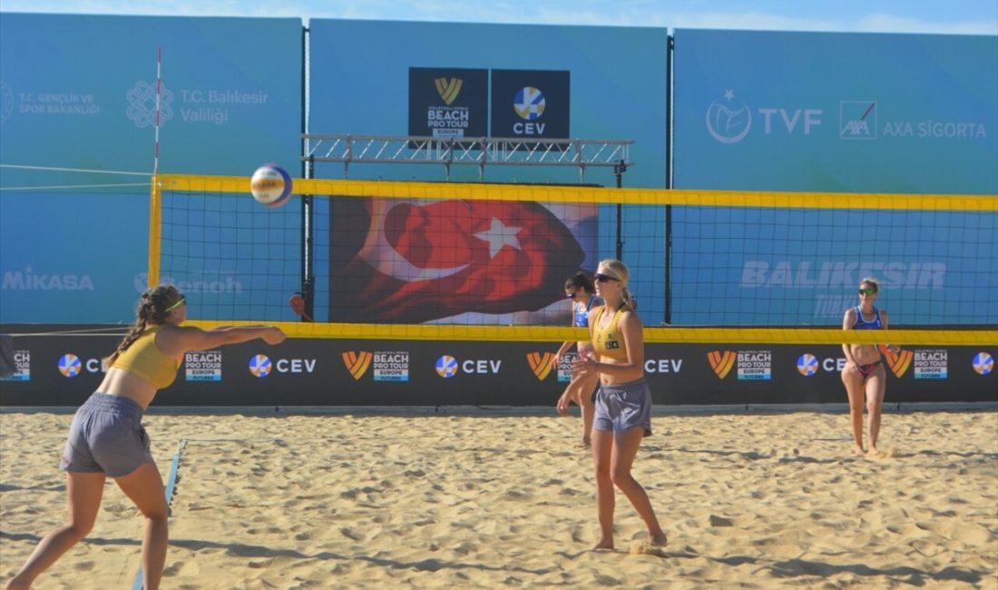 Balıkesir'de düzenlenen plaj voleybolu