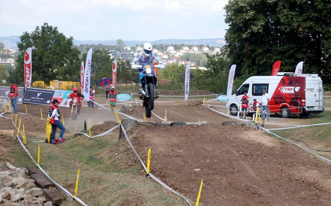 Türkiye Süper Enduro Şampiyonası'nın 3. ayağı, Kocaeli'nin Kartepe ilçesinde başladı. Motocross...