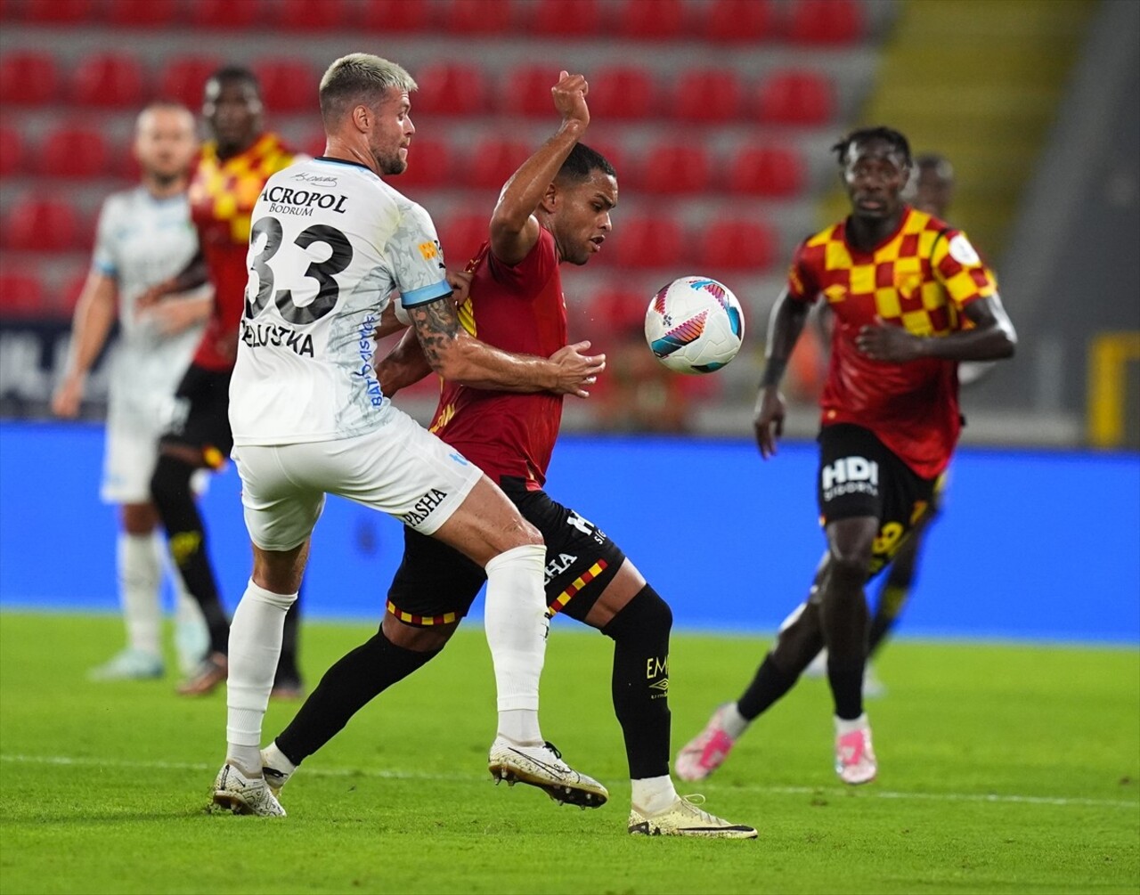 Trendyol Süper Lig'in 4. haftasında Göztepe ile Sipay Bodrum FK takımları, Gürsel Aksel Stadı'nda...