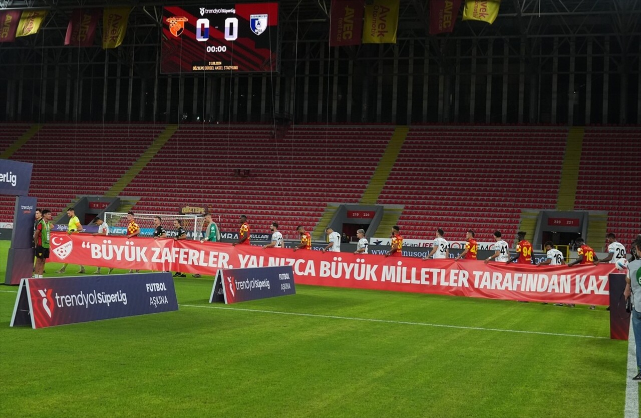 Trendyol Süper Lig'in 4. haftasında Göztepe ile Sipay Bodrum FK takımları, Gürsel Aksel Stadı'nda...