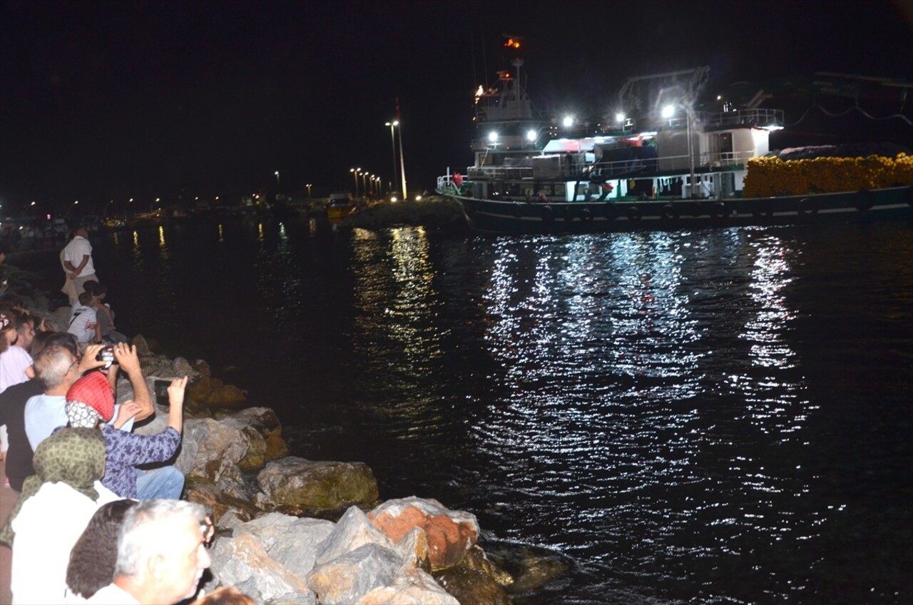 Kocaeli'de av yasağının bu gece yarısı sona ermesiyle denizlere açılacak balıkçılar için tören...