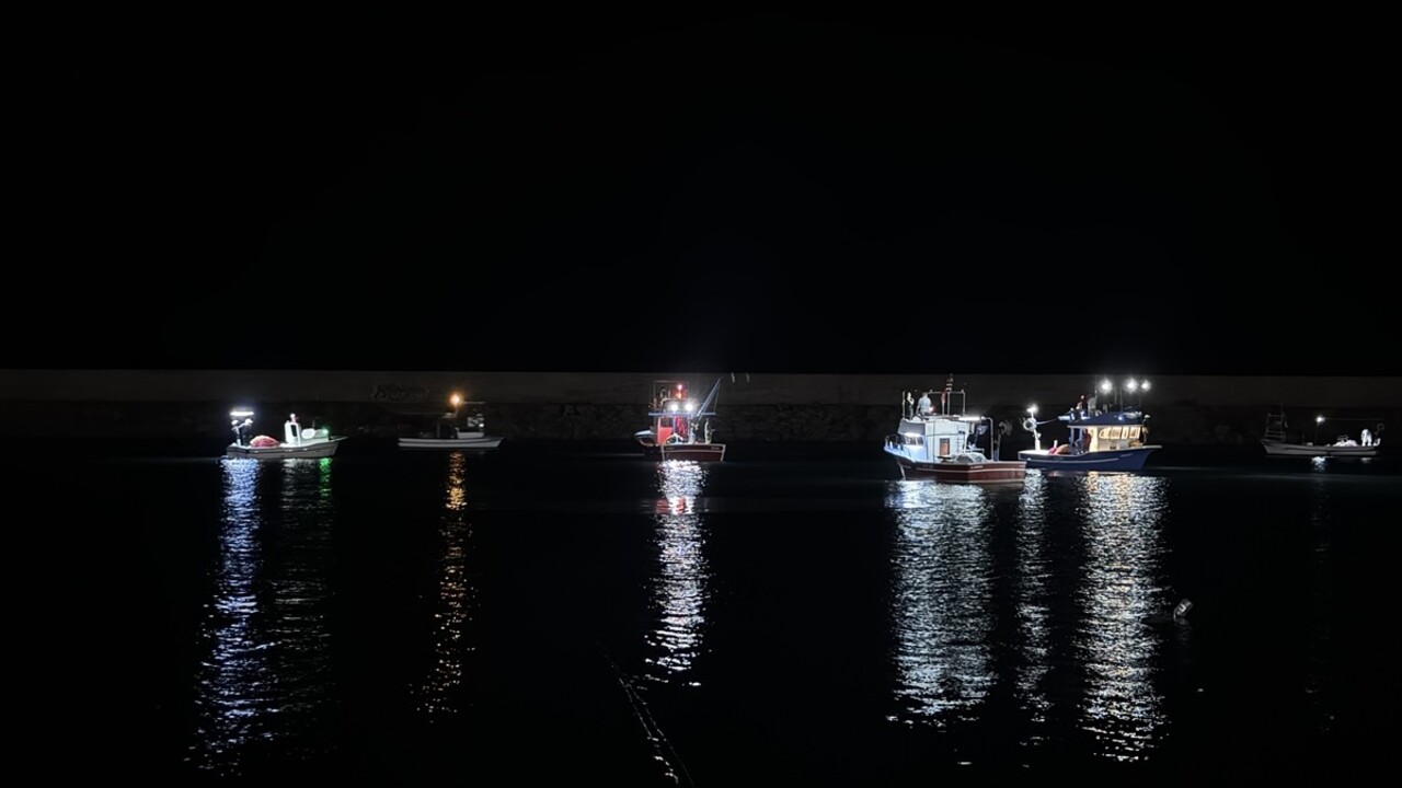 Zonguldak'ta av yasağının bu gece yarısı sona ermesiyle denizlere açılacak balıkçılar için tören...