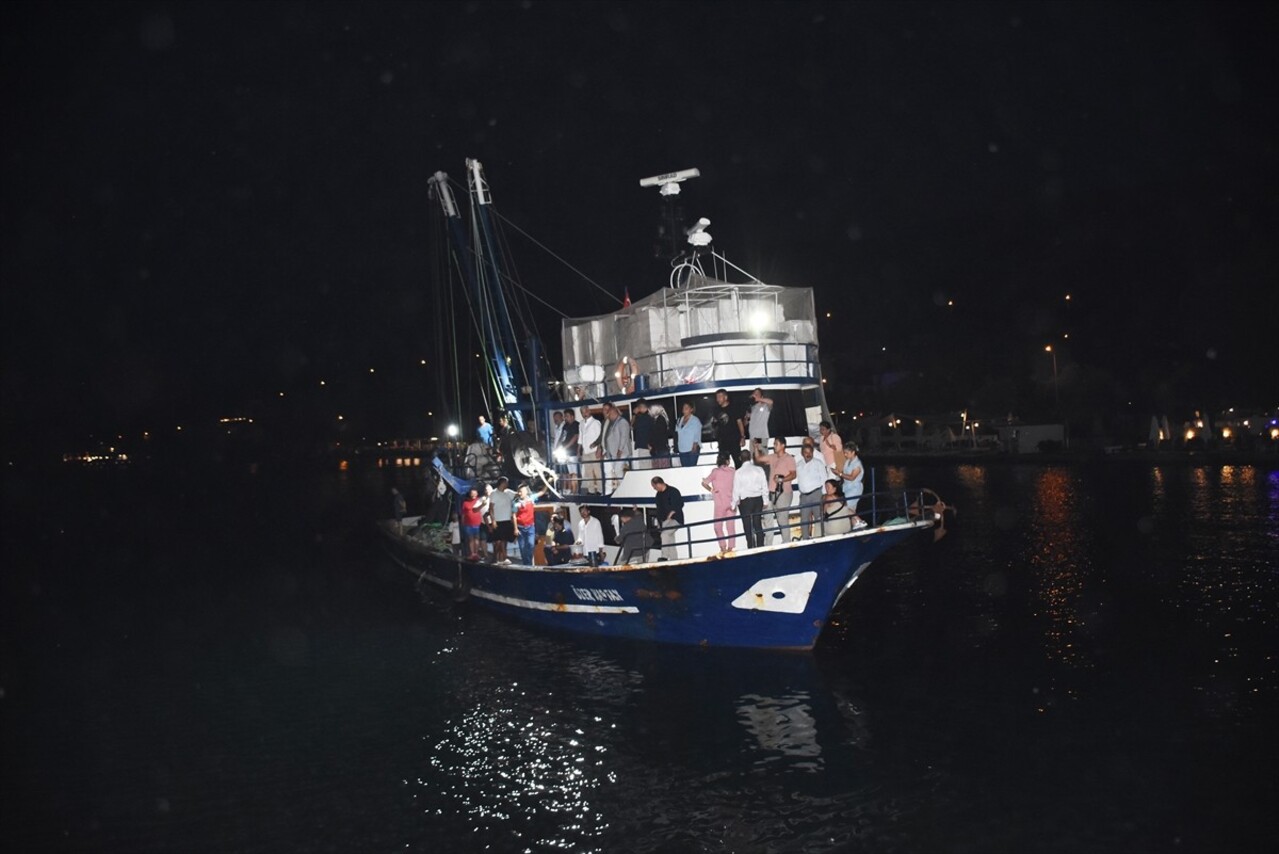 Muğla'nın Bodrum ilçesinde, denizlerde avlanma yasağının 1 Eylül'de sona erecek olması nedeniyle...