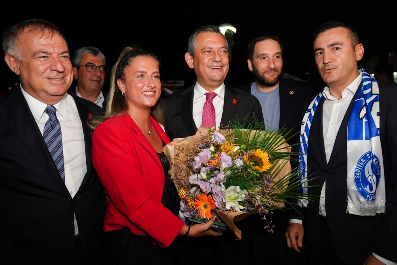 CHP Genel Başkanı Özgür Özel (ortada), Rumelifeneri Mahallesi Balıkçı Barınağında "Balık Av Sezonu...