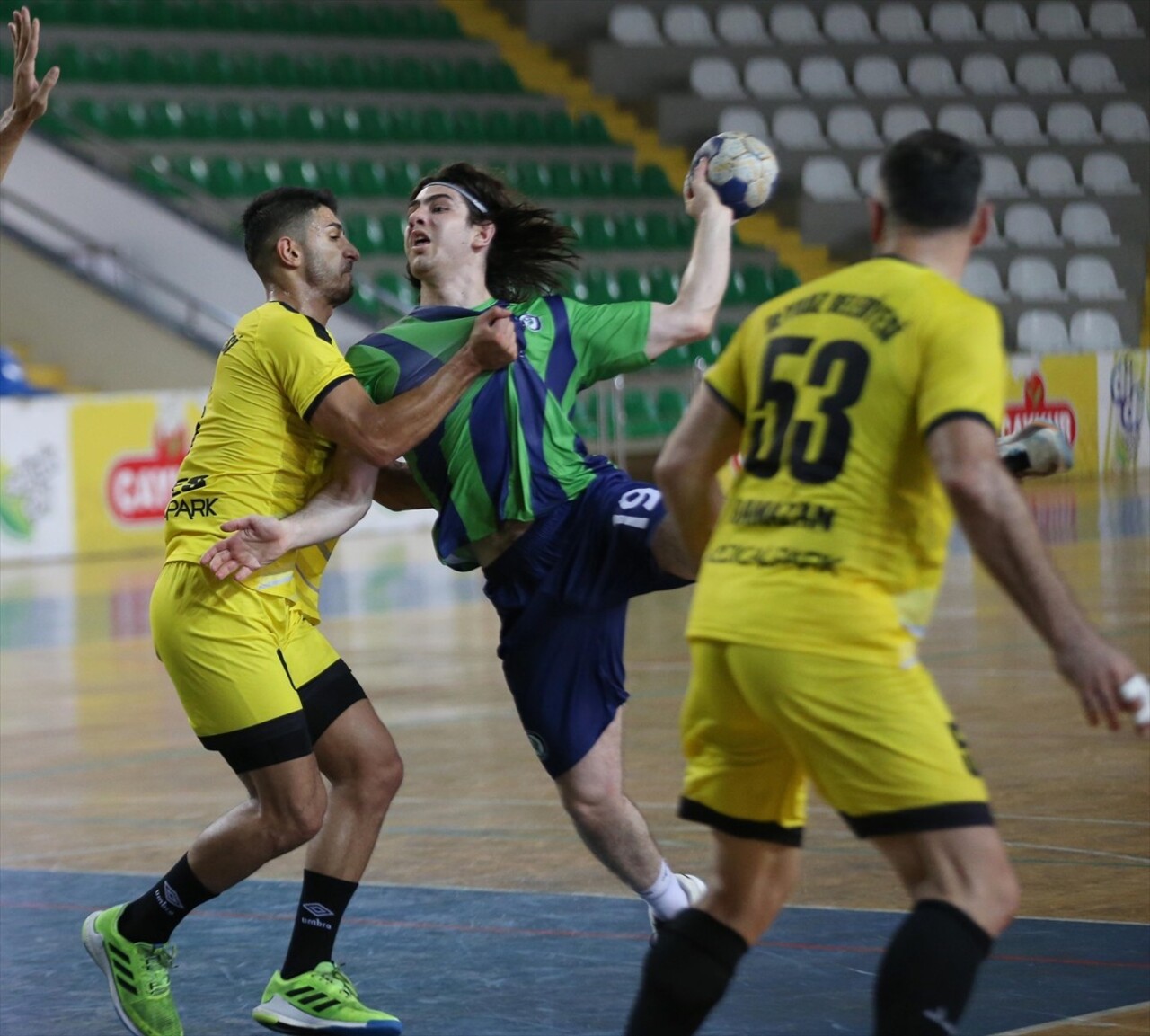 Hentbol Erkekler Süper Lig'in ilk haftasında Rize Belediyespor, Yenişehir Spor Salonunda Beykoz...