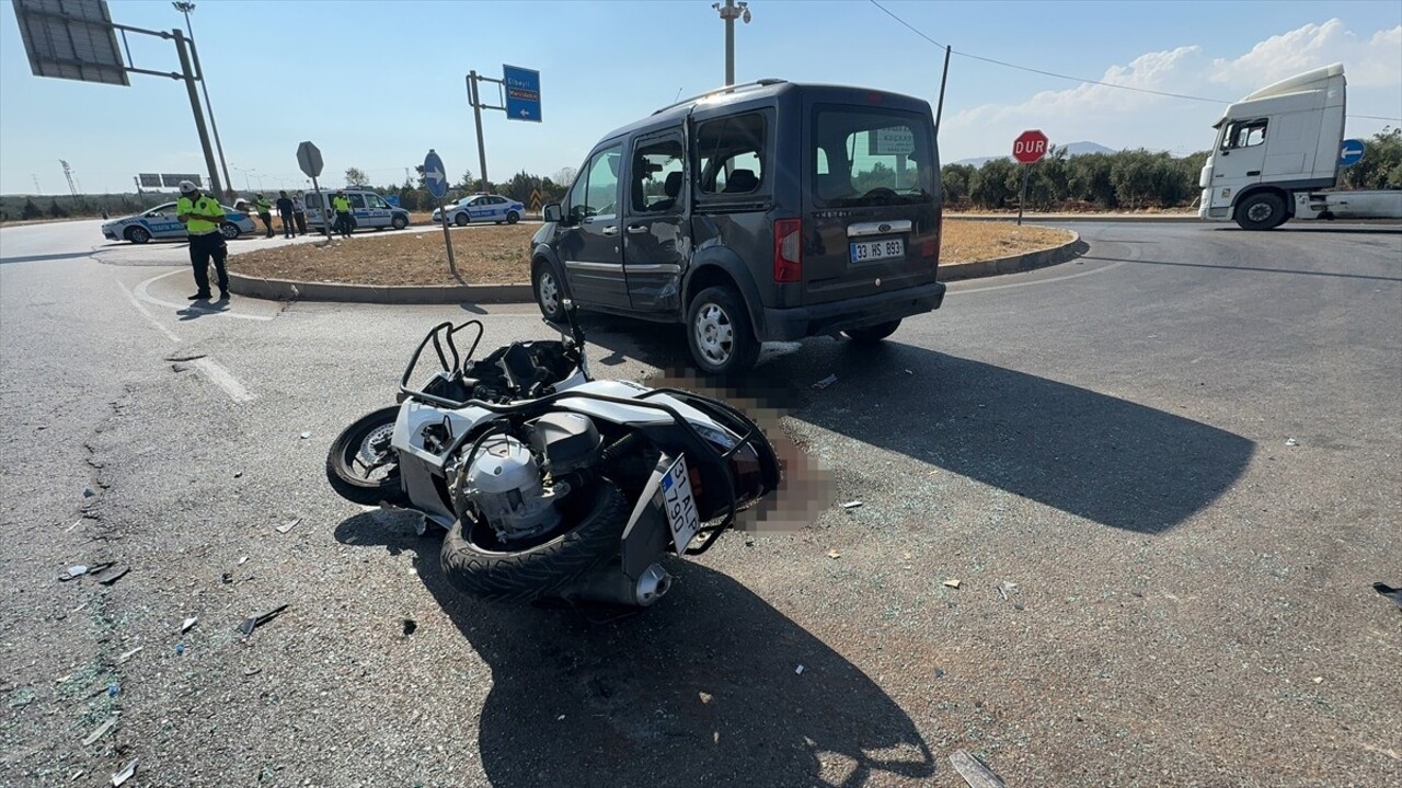 Kilis'te motosiklet ile hafif ticari aracın çarpışması sonucu 2 kişi yaralandı. Kaza yerine...