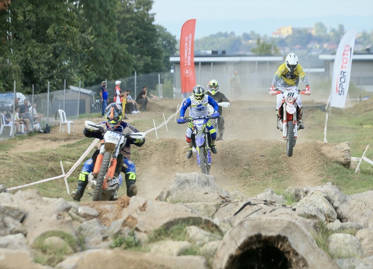 Türkiye Süper Enduro Şampiyonası'nın 3. ayağı, Kocaeli'nin Kartepe ilçesinde yapıldı.