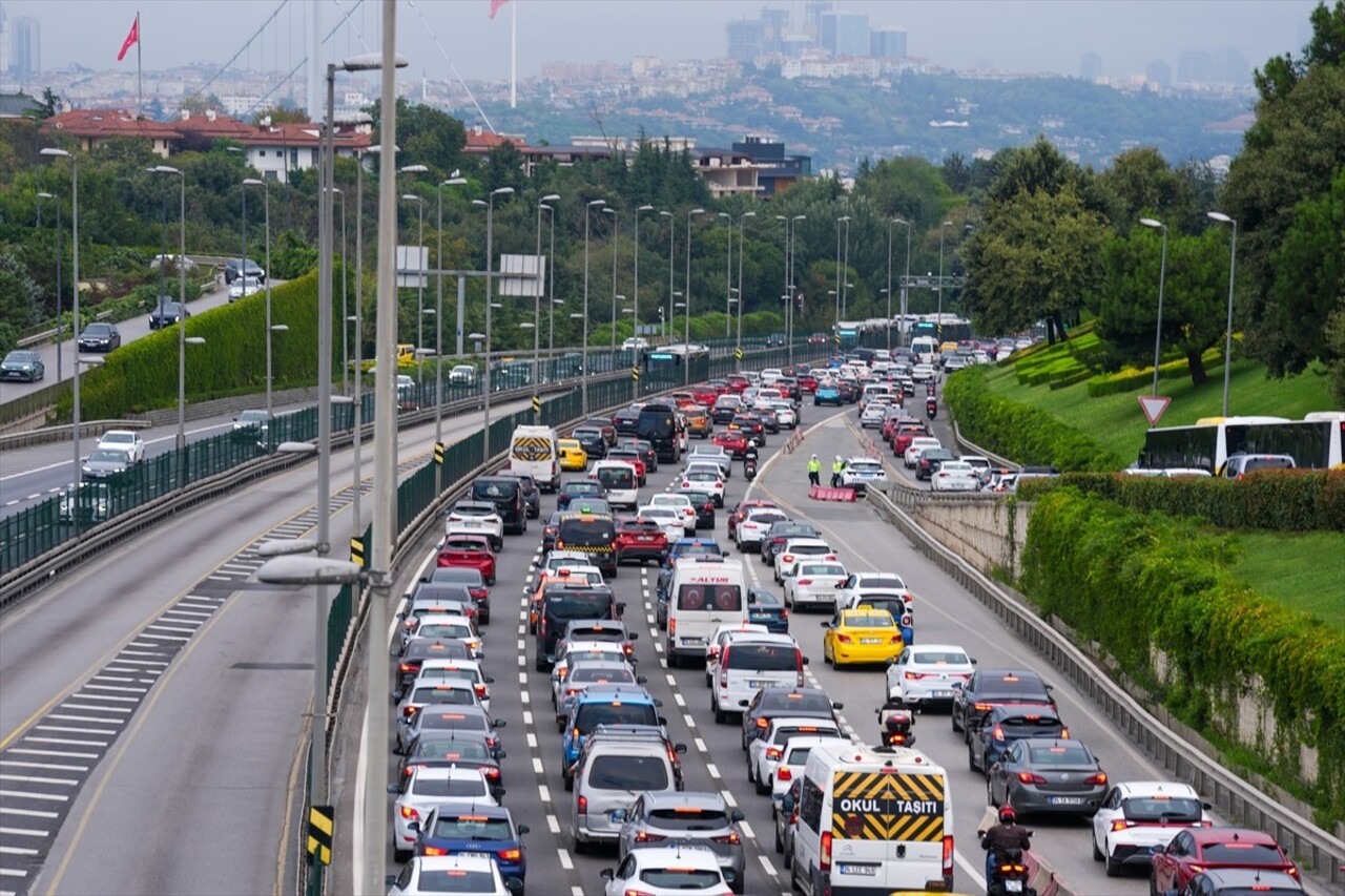 İstanbul'da haftanın ilk iş günü olması, okul öncesi ve ilkokul birinci sınıf öğrencilerinin uyum...