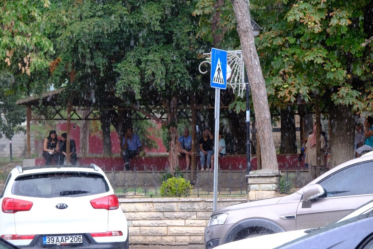 Kırklareli'nde öğleden sonra başlayan sağanak nedeniyle Özgürlük ve Demokrasi Meydanı ile bazı...