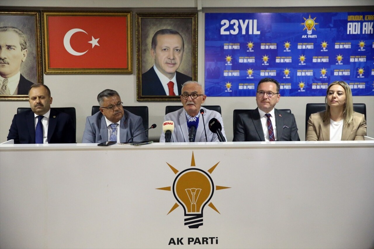 AK Parti Genel Başkan Yardımcısı Yusuf Ziya Yılmaz, partisinin Kastamonu İl Başkanlığında...