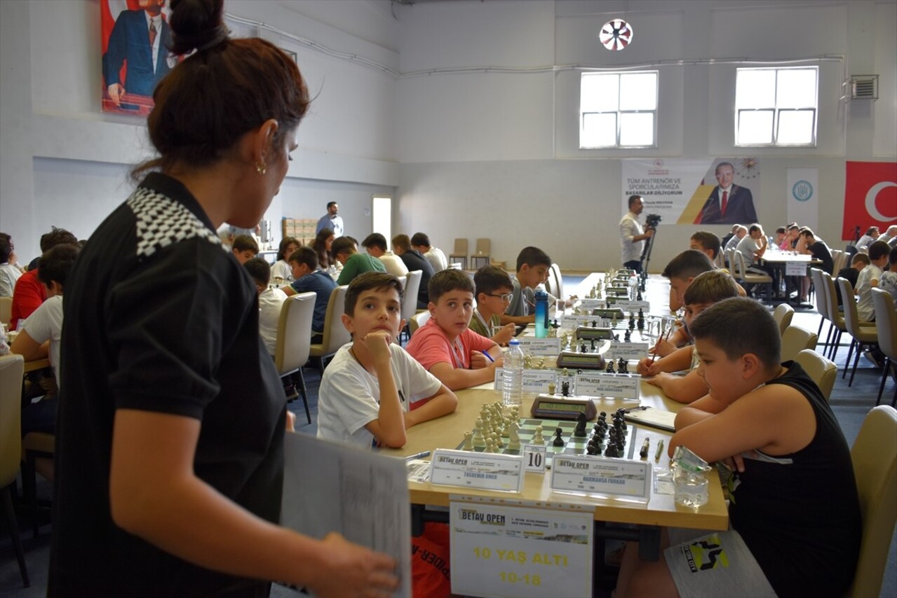 Bitlis Eğitim ve Tanıtma Vakfı (BETAV) tarafından Gençlik ve Spor İl Müdürlüğü, Bitlis Eren...