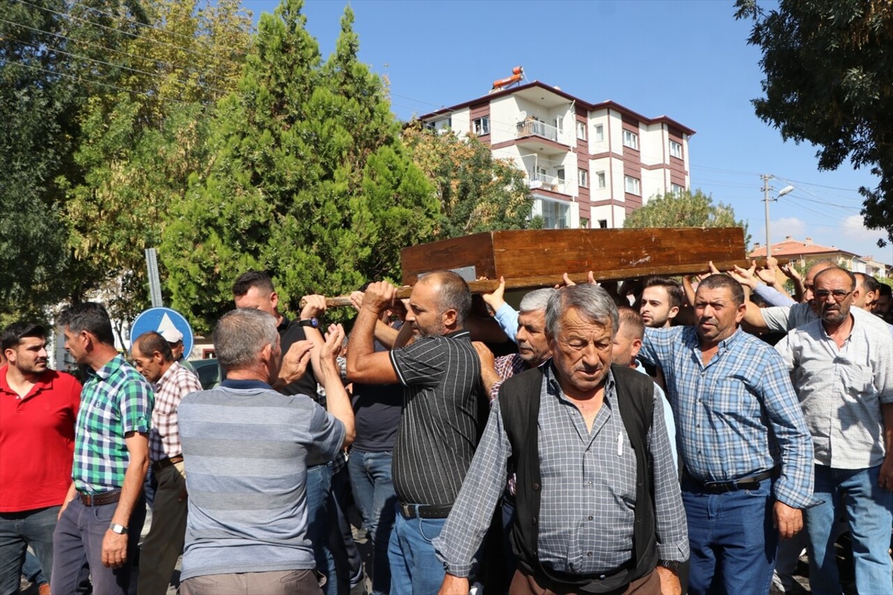 Niğde'nin Bor ilçesinde, baraj gölünde cesetleri bulunan baba ile 4 yaşındaki kızı toprağa...