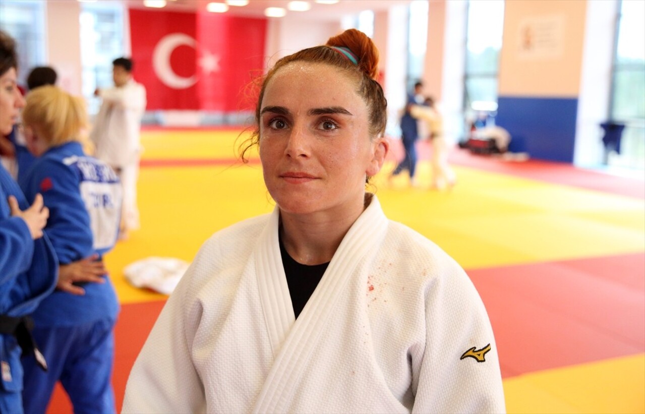 Judoda dünya, Avrupa ve Türkiye şampiyonlukları bulunan görme engelli milli sporcu Döndü...