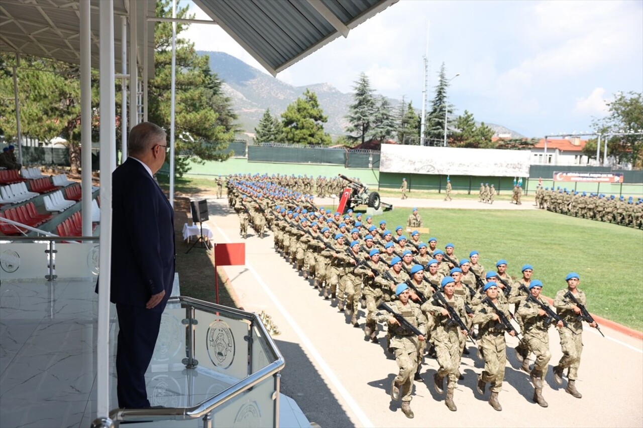 Milli Savunma Bakanı Yaşar Güler, Isparta'da konuşlu Eğirdir Dağ Komando Okulu ve Eğitim Merkezi...