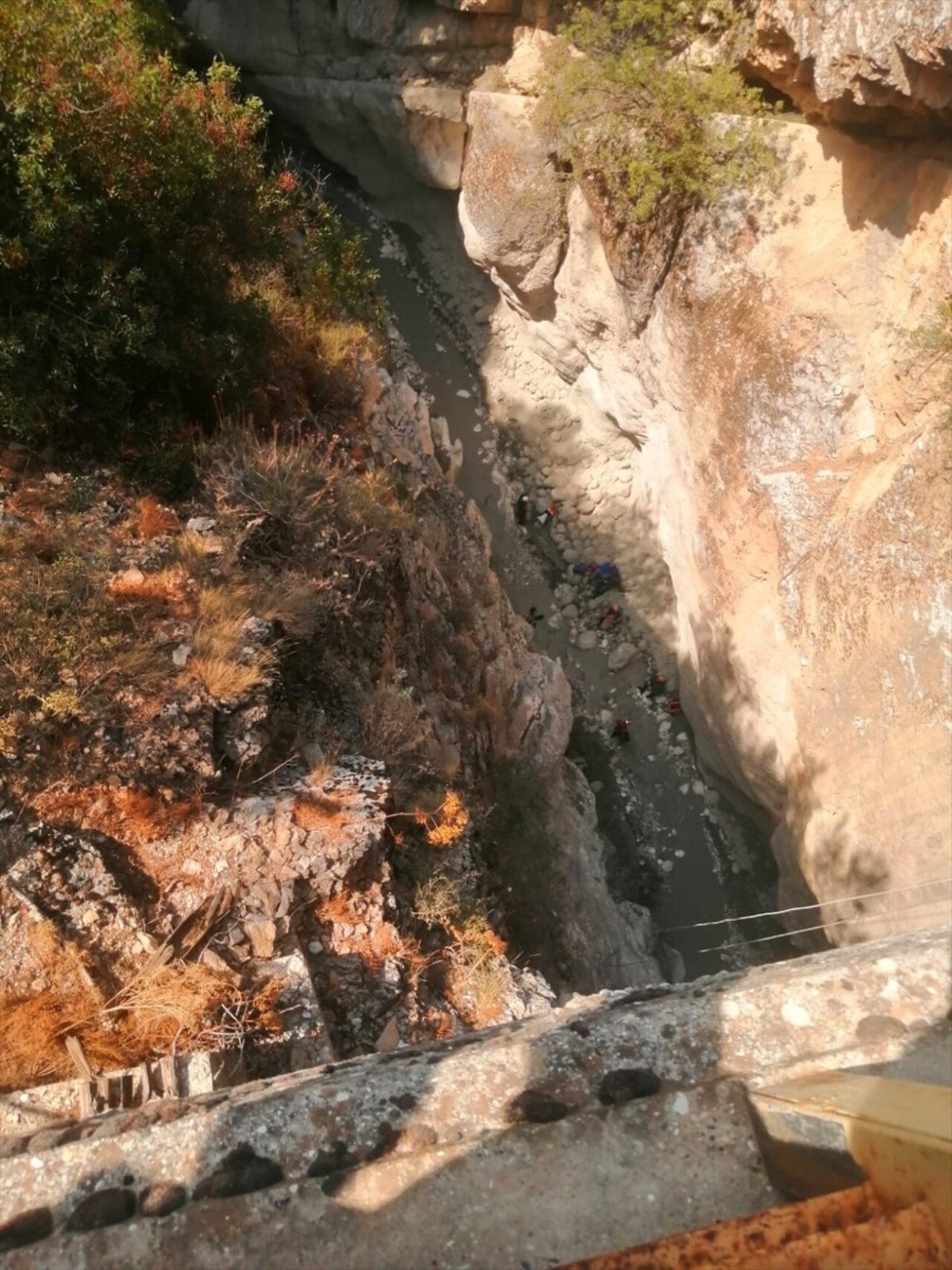 Muğla'nın Seydikemer ilçesindeki Saklıkent Kanyonu'nda mahsur kalan kişi kurtarıldı.