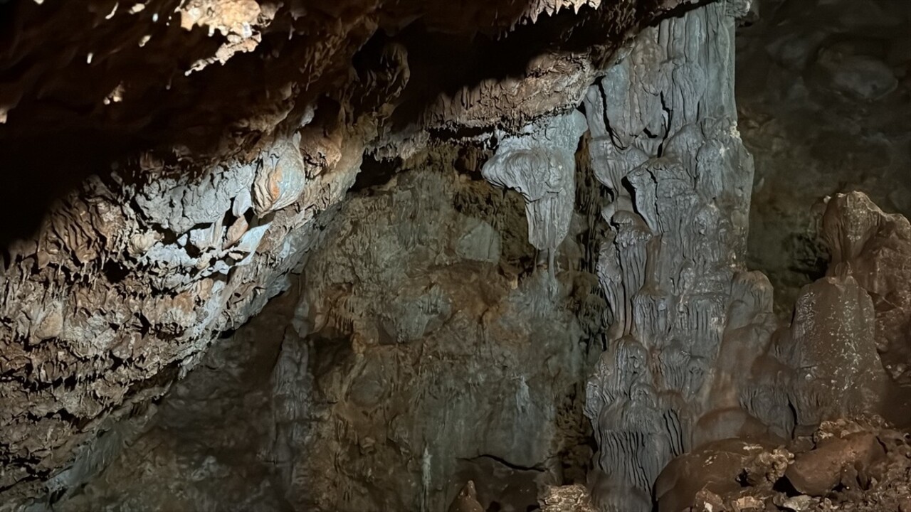 Adıyaman'ın Gerger ilçesine bağlı Gümüşkaşık köyünde, hayvanlarını otlatan Recep Kılıç tarafından...