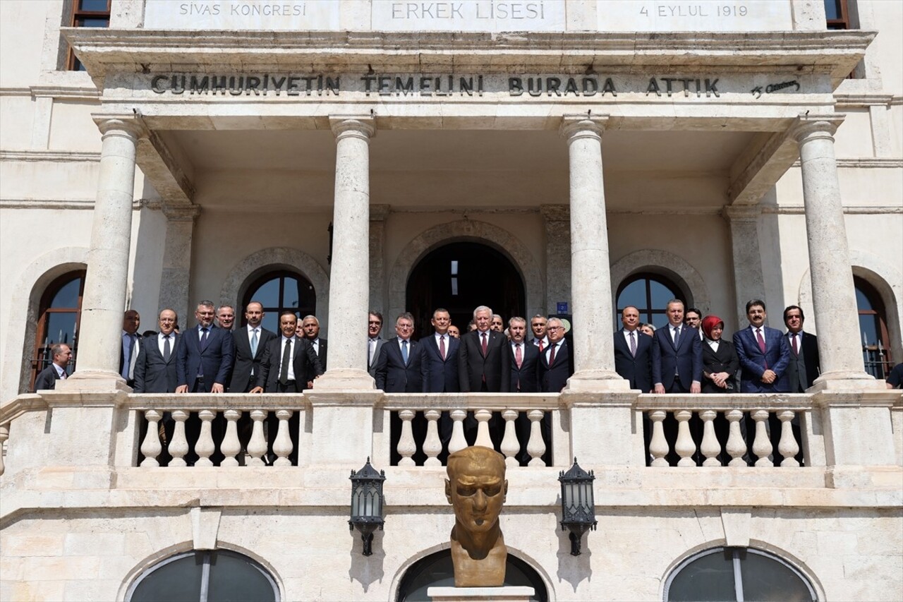 TBMM Başkanvekili Celal Adan, Sivas Kongresi'nin 105. yıl dönümü etkinlikleri kapsamında Sivas'ta...